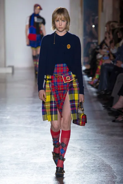Look 7
